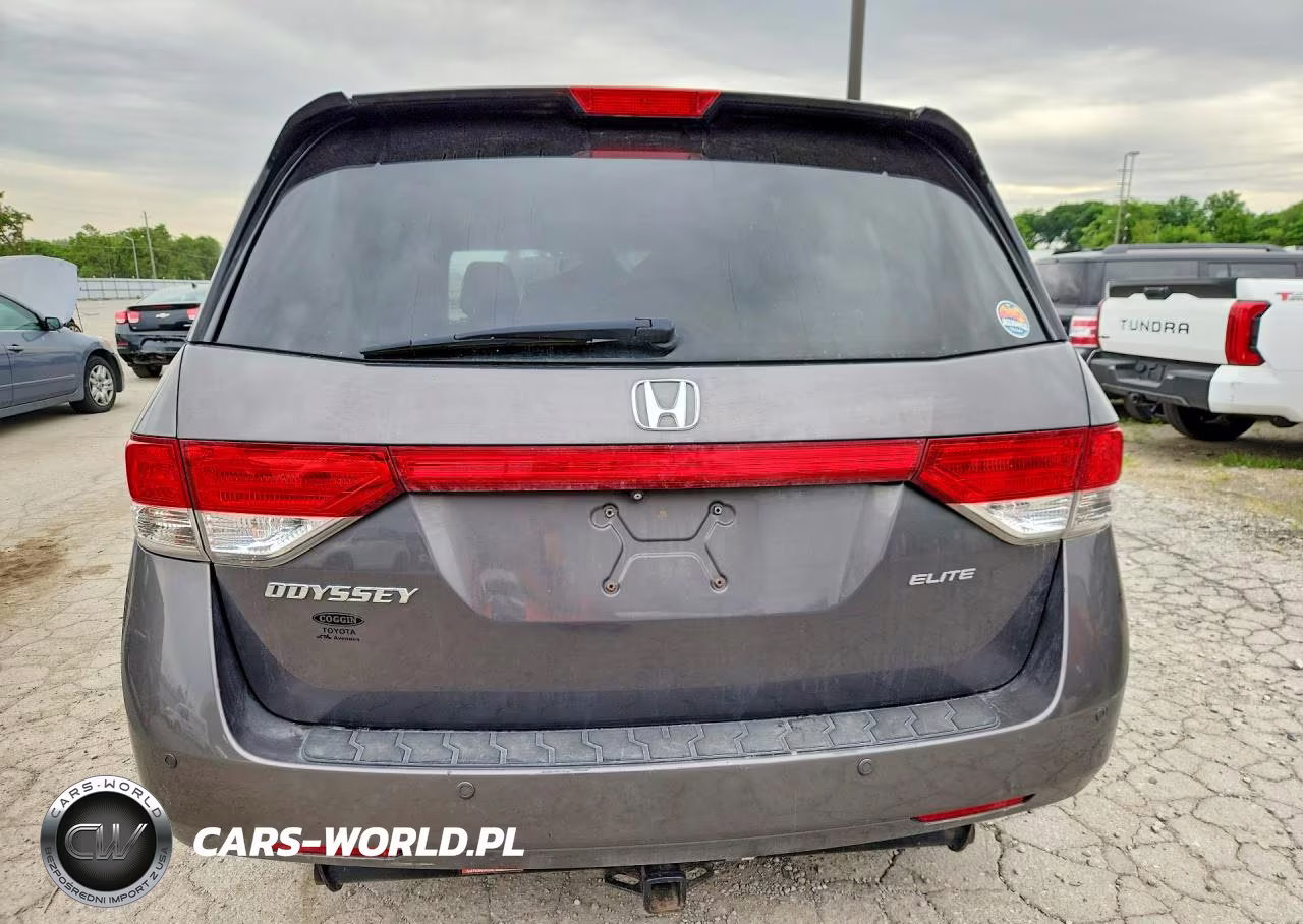 2015 Honda Odyssey Touring VIN:5FNRL5H9XFB075913 - 6