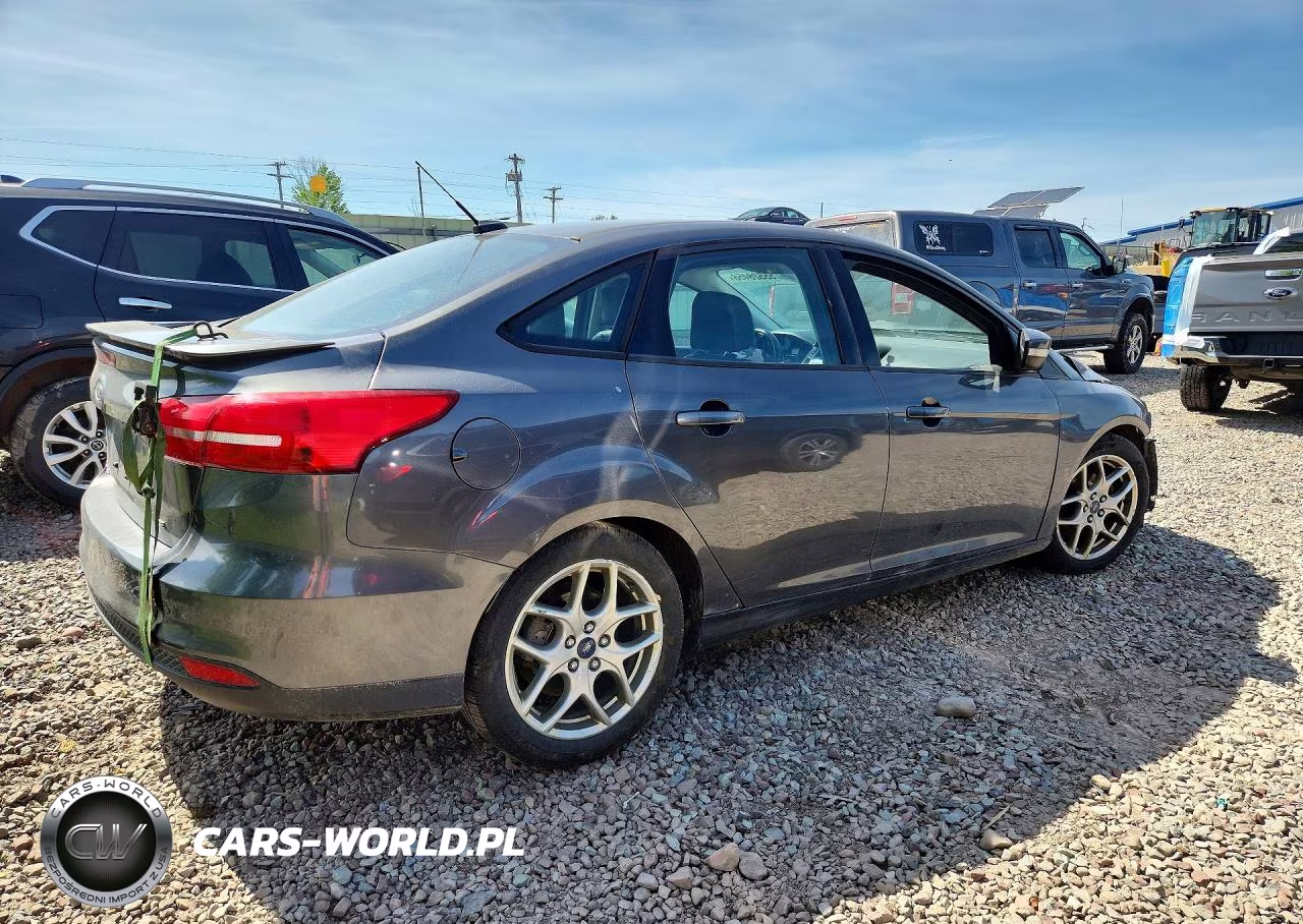 2015 Ford Focus Se VIN:1FADP3F27FL319433 - 3