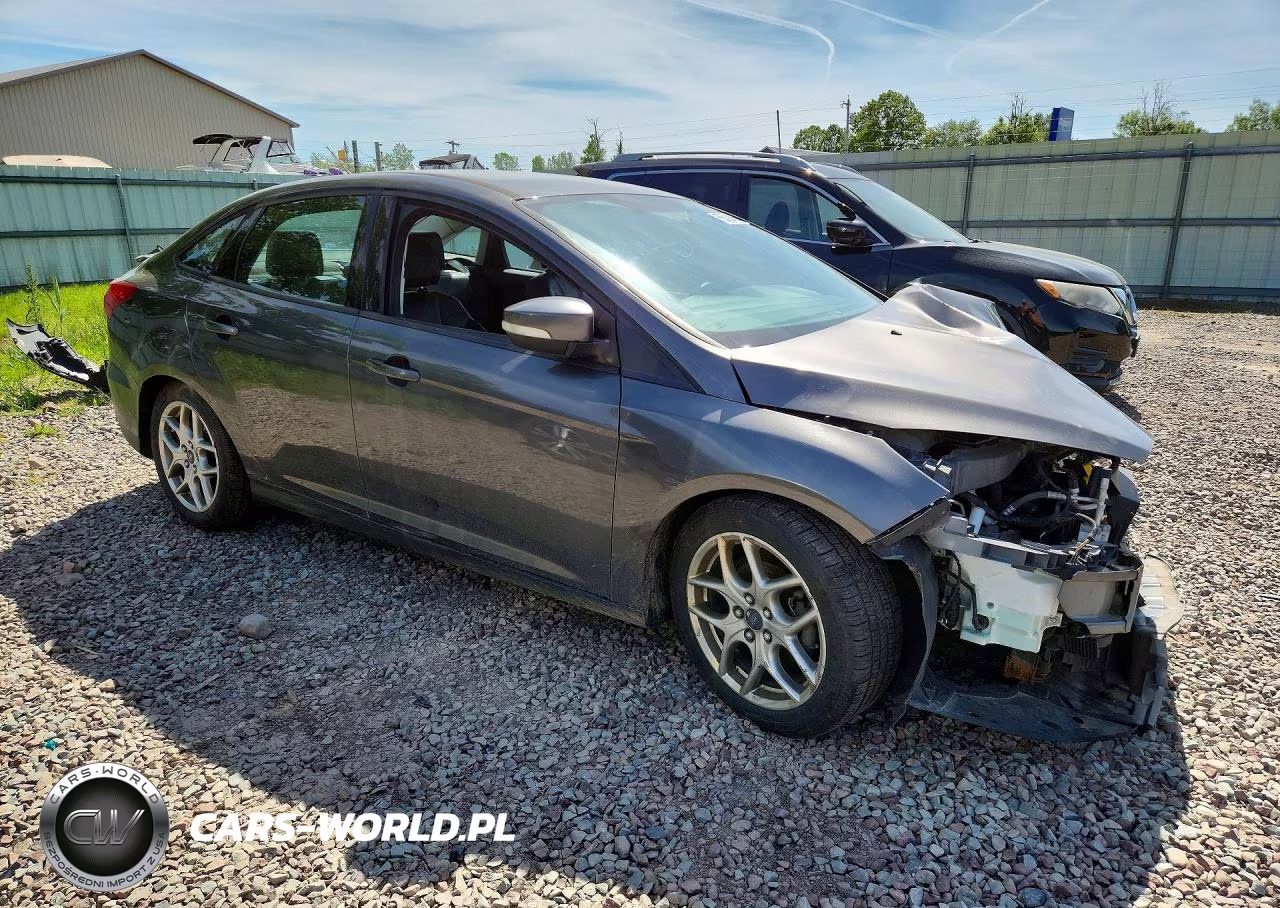 2015 Ford Focus Se VIN:1FADP3F27FL319433 - 4