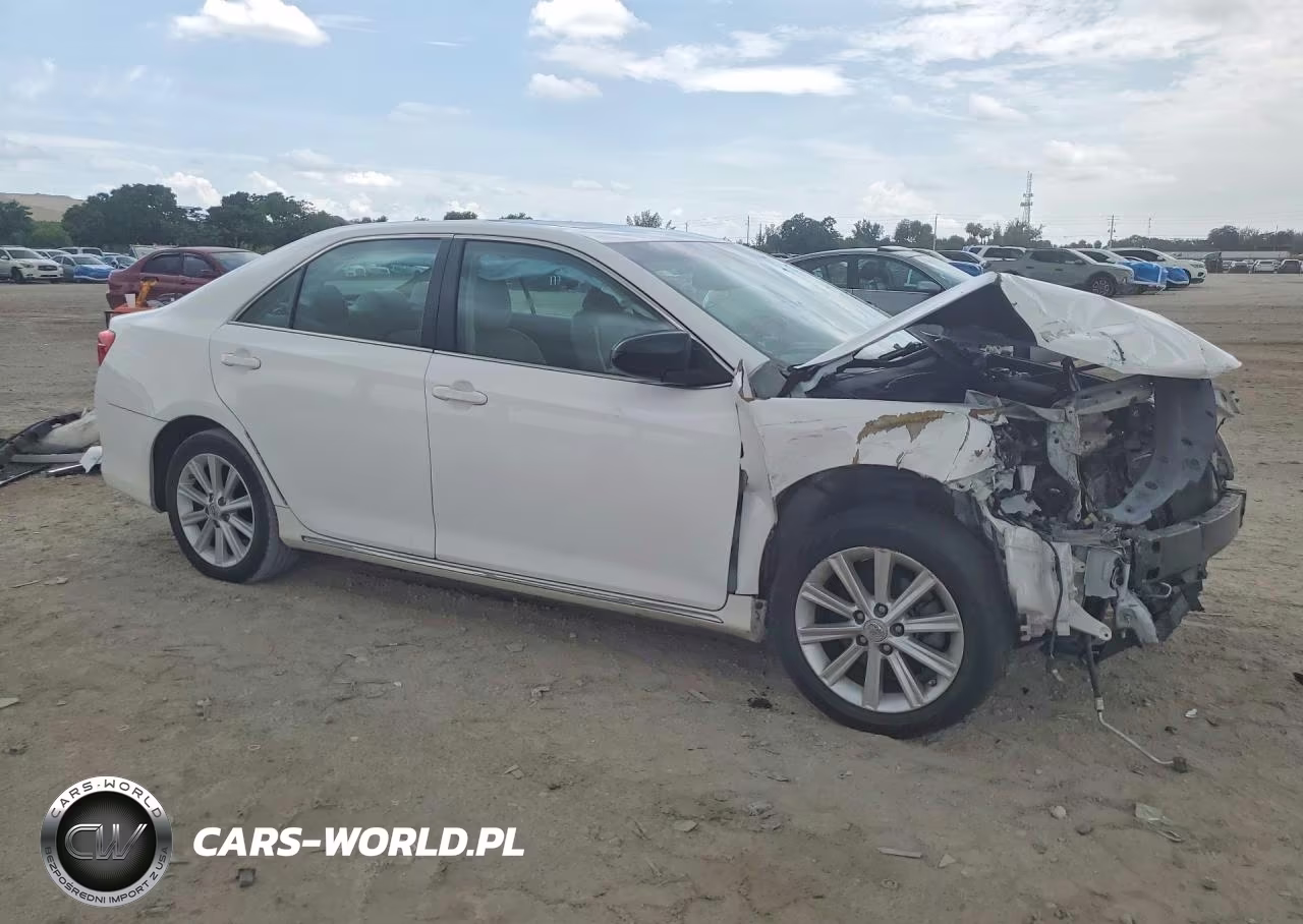 2014 Toyota Camry Xle VIN:4T1BF1FK5EU371799 - 4