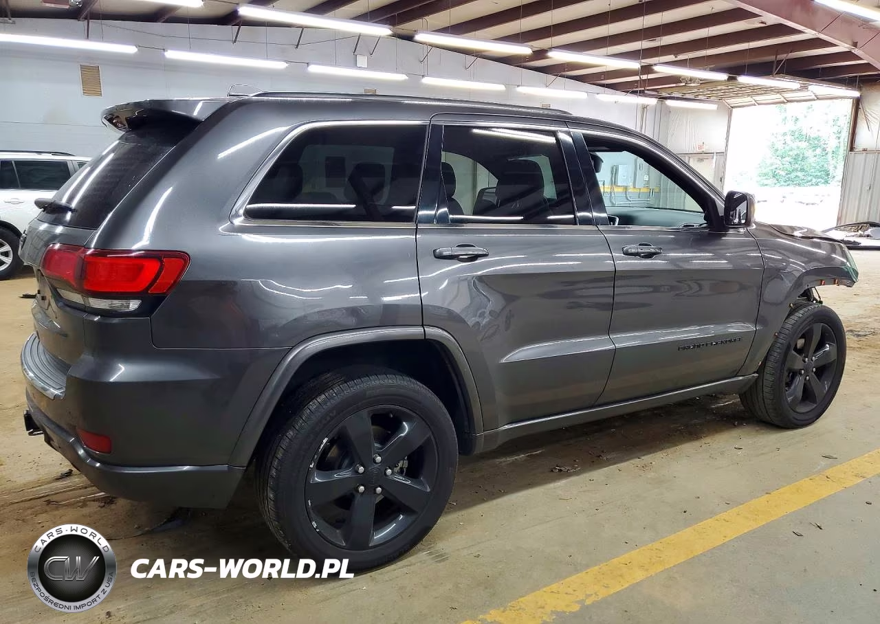 2015 Jeep Grand Cherokee Laredo VIN:1C4RJEAG6FC118557 - 3