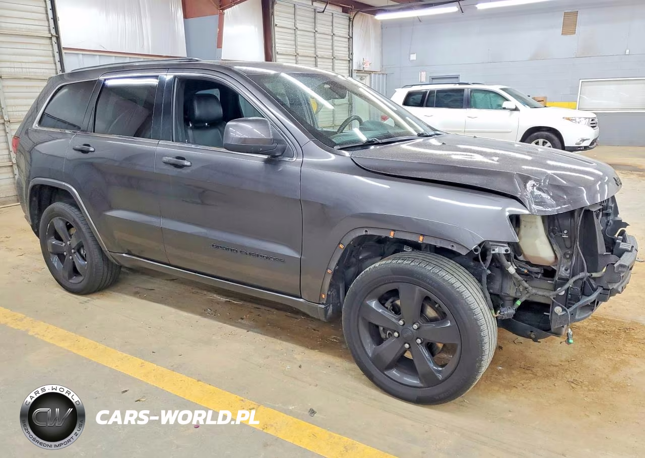 2015 Jeep Grand Cherokee Laredo VIN:1C4RJEAG6FC118557 - 4