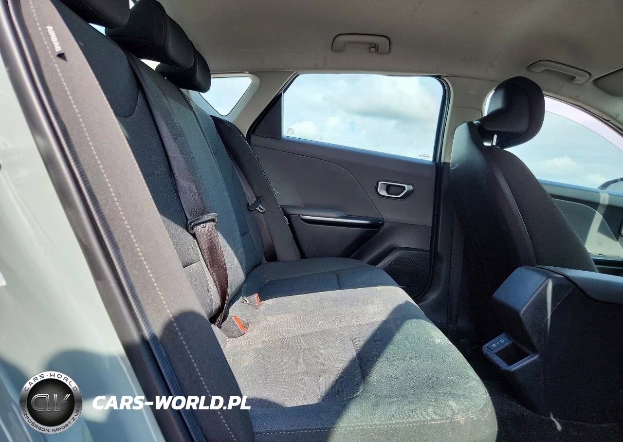 2025 Kia K4 Lxs VIN:3KPFT4DE6SE099836 - 10