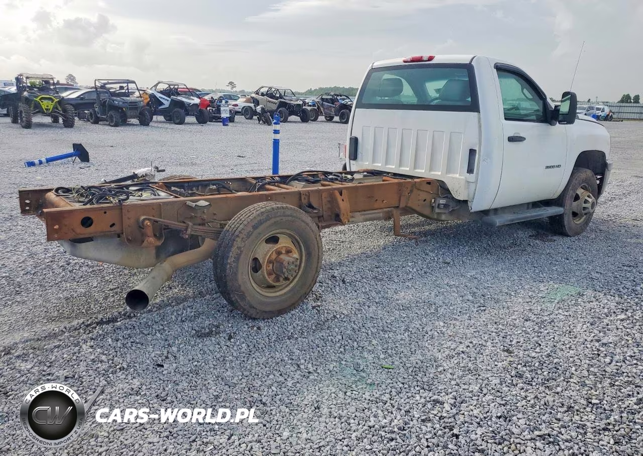2013 Chevrolet Silverado C3500 VIN:1GB3CZC88DF181740 - 3