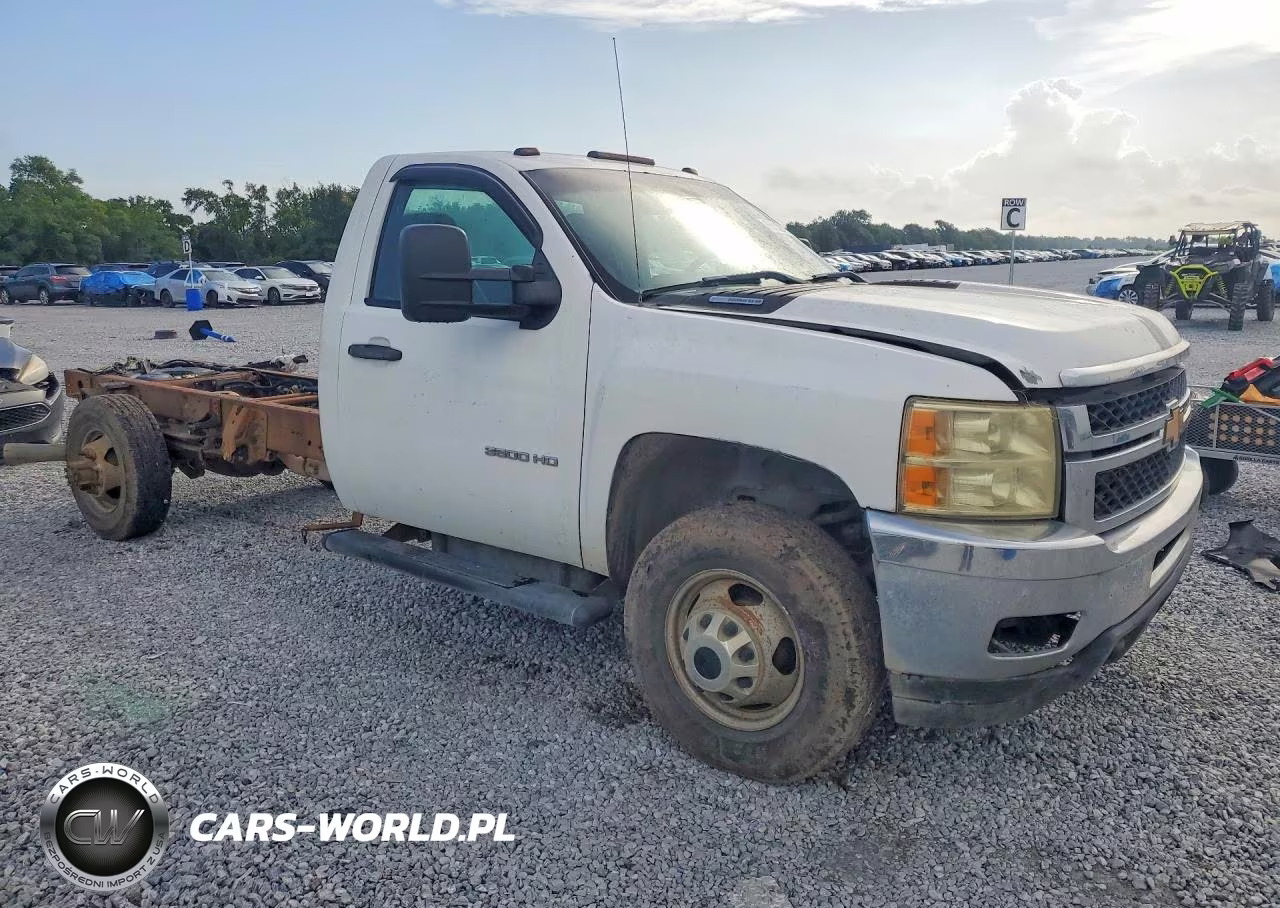 2013 Chevrolet Silverado C3500 VIN:1GB3CZC88DF181740 - 4