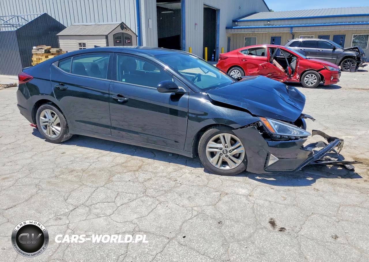 2019 Hyundai Elantra Sel VIN:5NPD84LF7KH456665 - 4