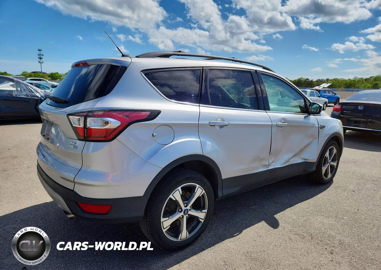 2017 Ford Escape Se VIN:1FMCU9GD6HUE61637 - 3