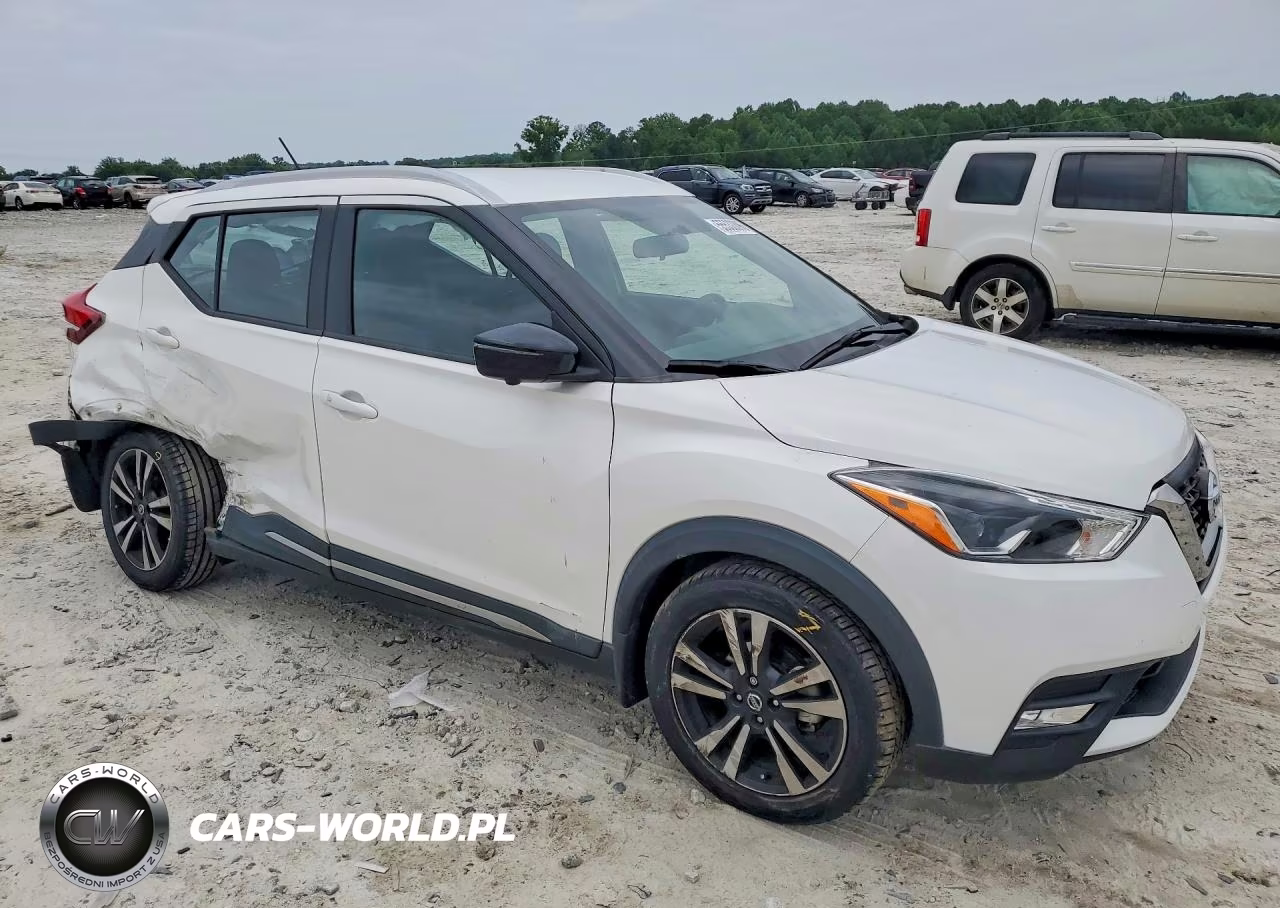 2018 Nissan Kicks Sr VIN:3N1CP5CU1JL538945 - 4
