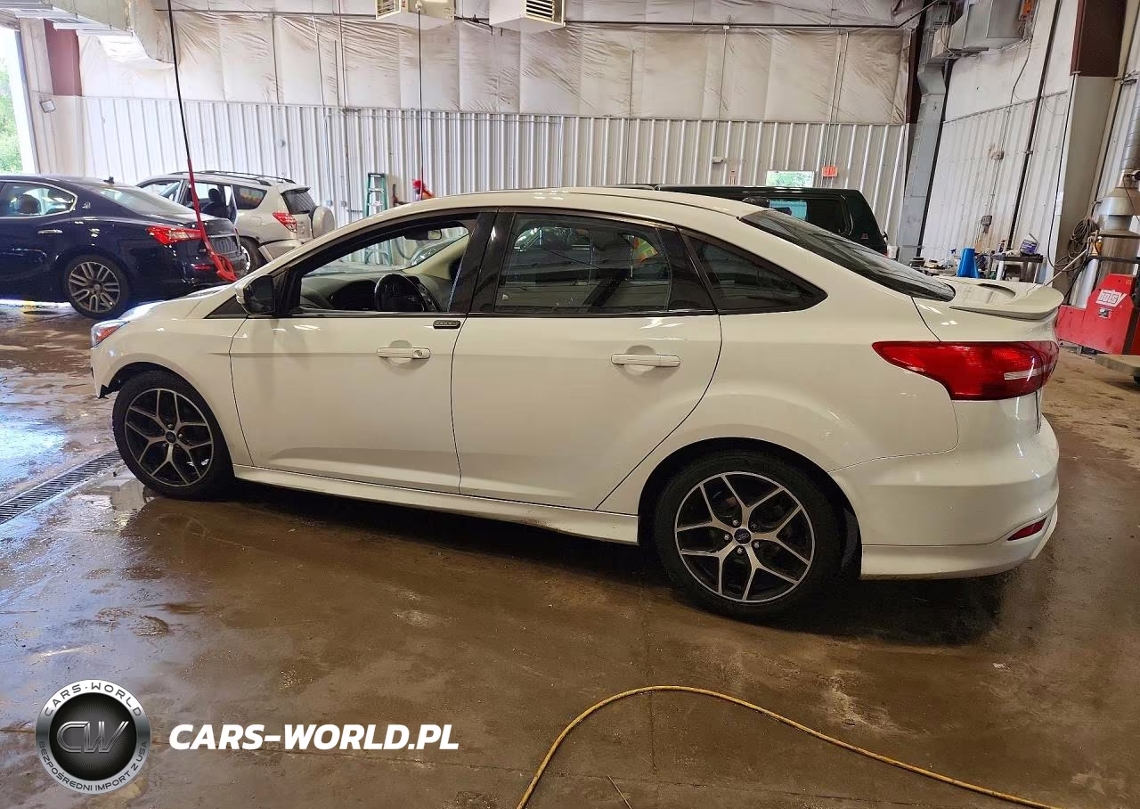 2015 Ford Focus Se VIN:1FADP3F2XFL322830 - 2