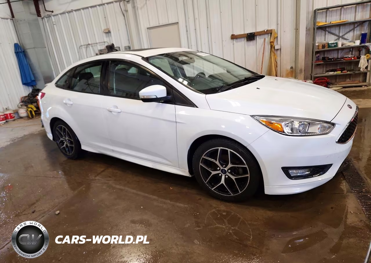 2015 Ford Focus Se VIN:1FADP3F2XFL322830 - 4