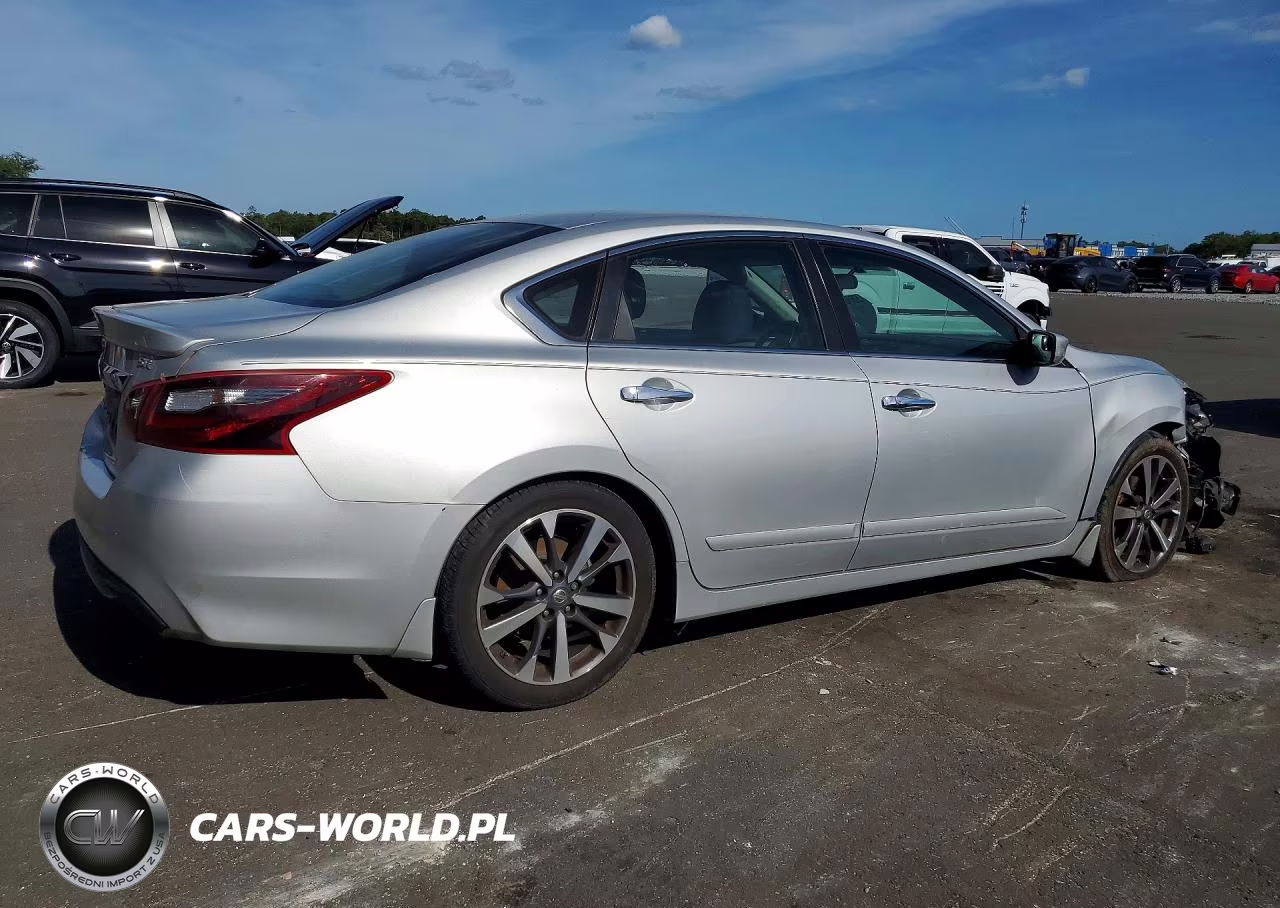 2017 Nissan Altima 2.5 Sr VIN:1N4AL3AP7HC115896 - 3
