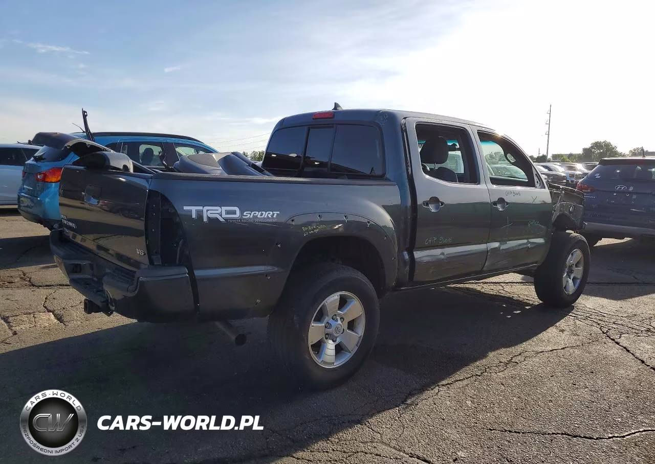2015 Toyota Tacoma V6 VIN:3TMLU4EN6FM174870 - 3
