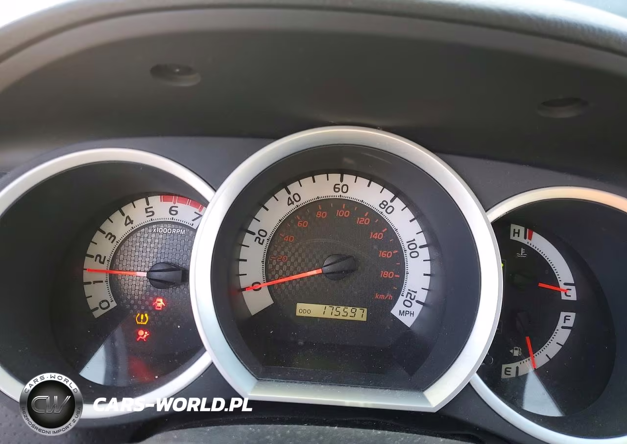 2015 Toyota Tacoma V6 VIN:3TMLU4EN6FM174870 - 9