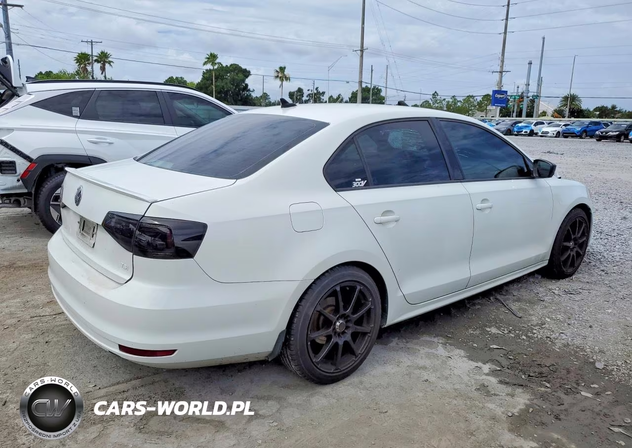 2016 Volkswagen Jetta Sport VIN:3VWD17AJ1GM391016 - 3