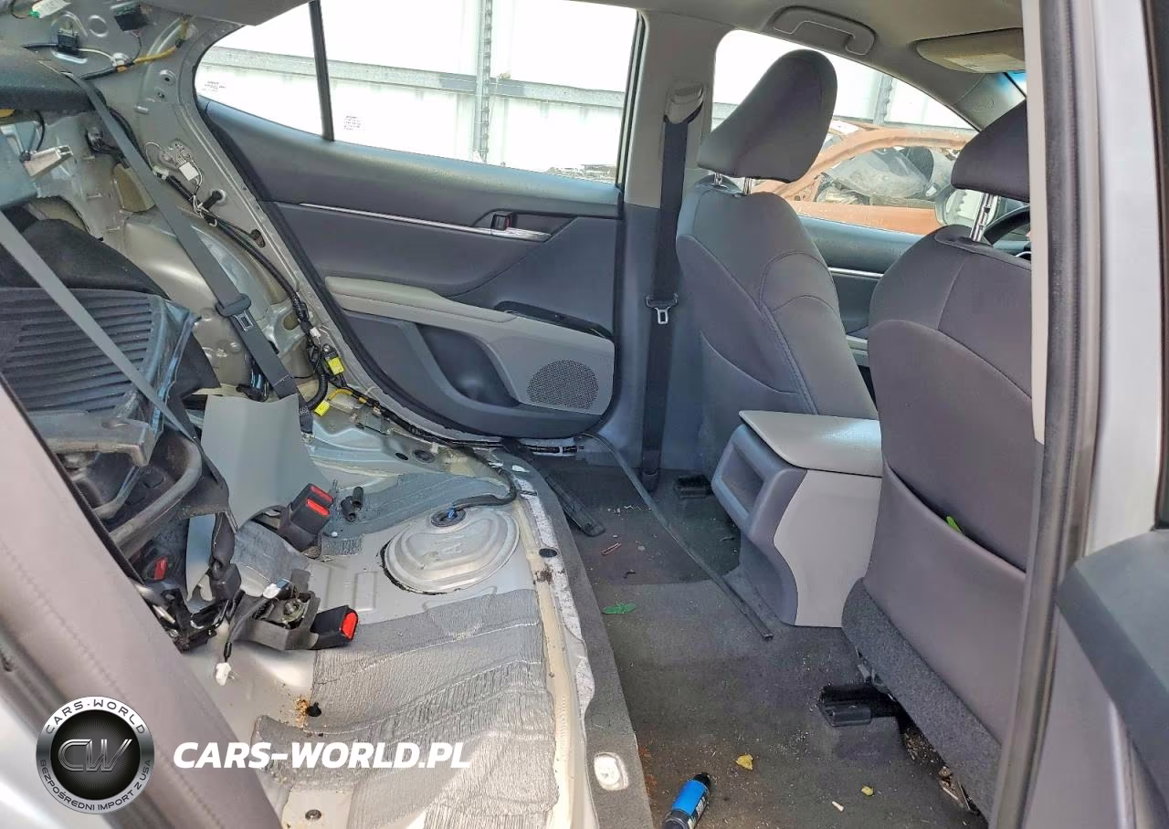 2018 Toyota Camry Le VIN:4T1B11HK8JU008970 - 10