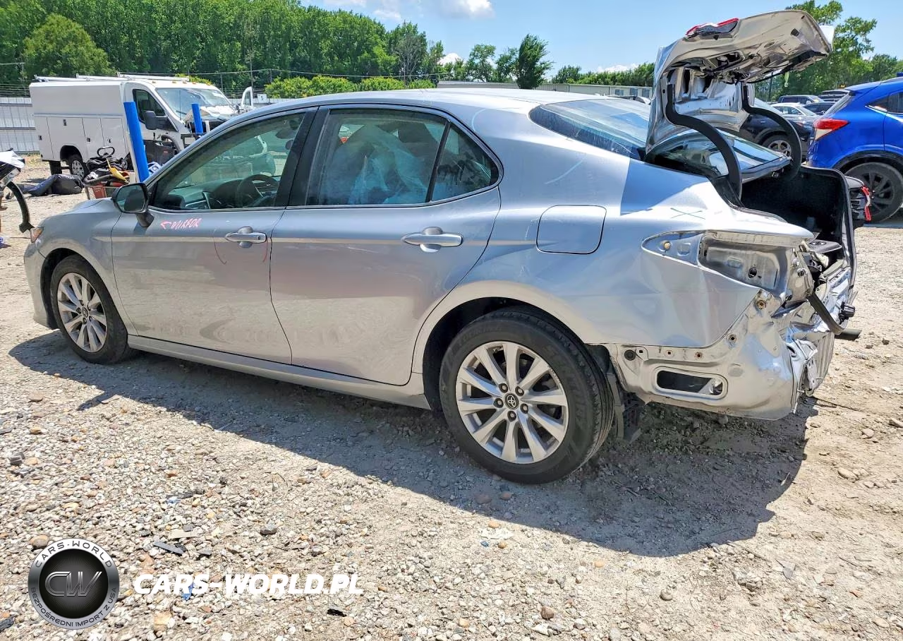 2018 Toyota Camry Le VIN:4T1B11HK8JU008970 - 2