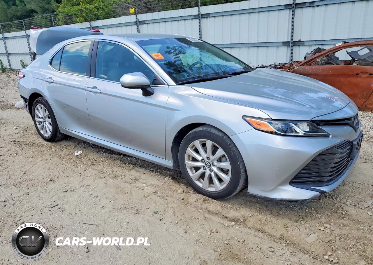 2018 Toyota Camry Le VIN:4T1B11HK8JU008970 - 4