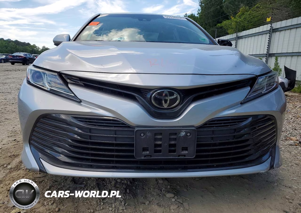 2018 Toyota Camry Le VIN:4T1B11HK8JU008970 - 5