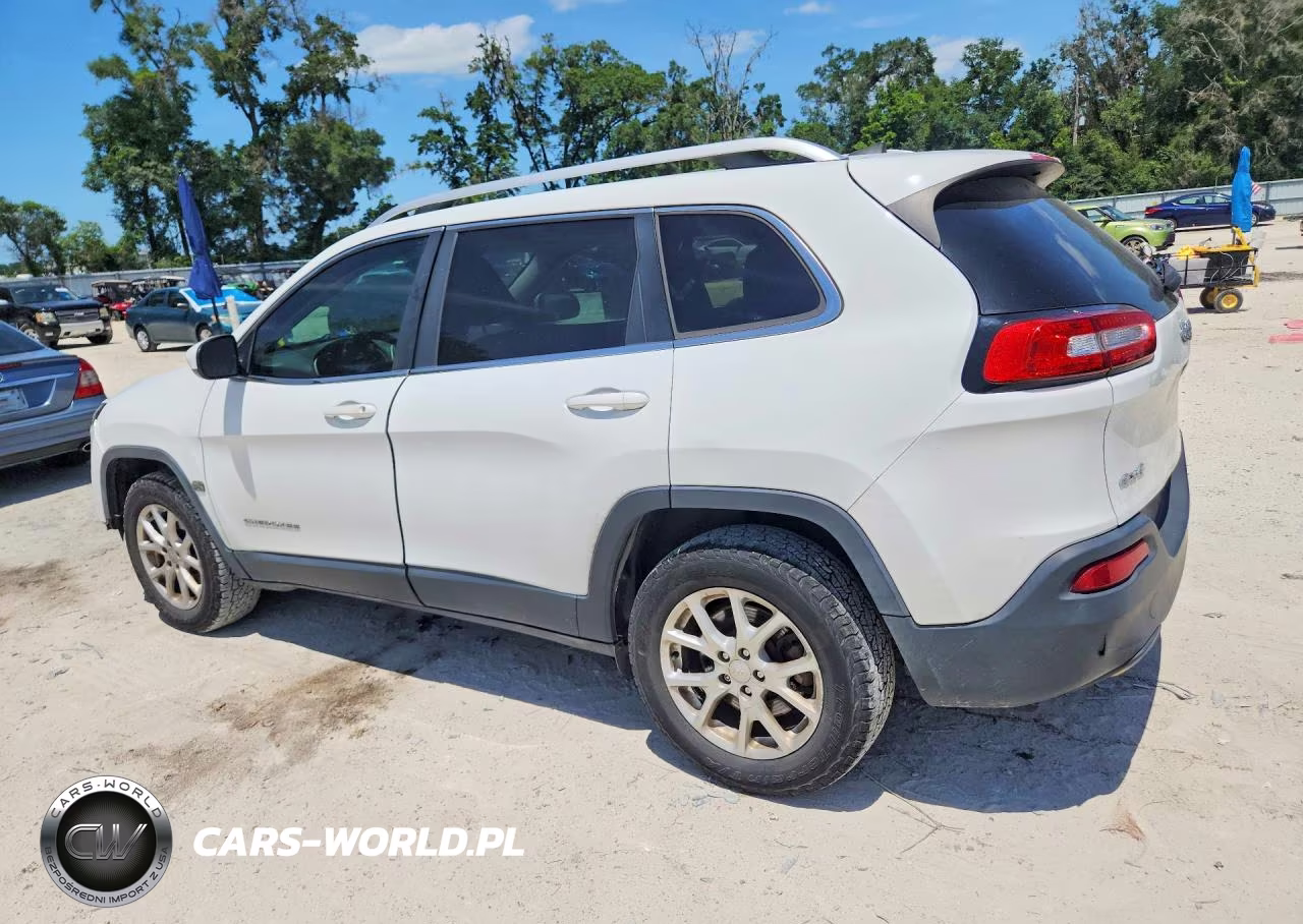 2017 Jeep Cherokee Latitude VIN:1C4PJMCBXHW599353 - 2