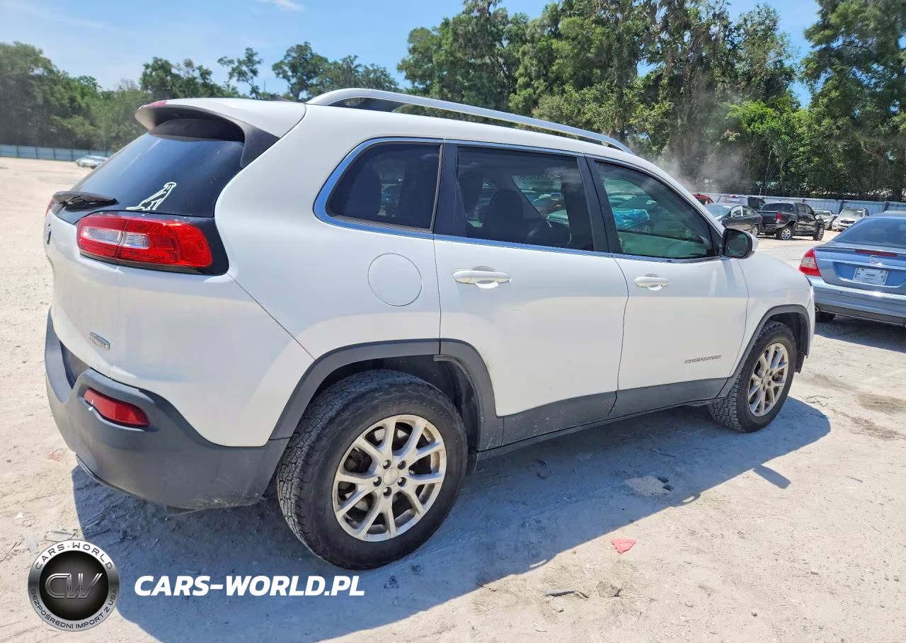 2017 Jeep Cherokee Latitude VIN:1C4PJMCBXHW599353 - 3