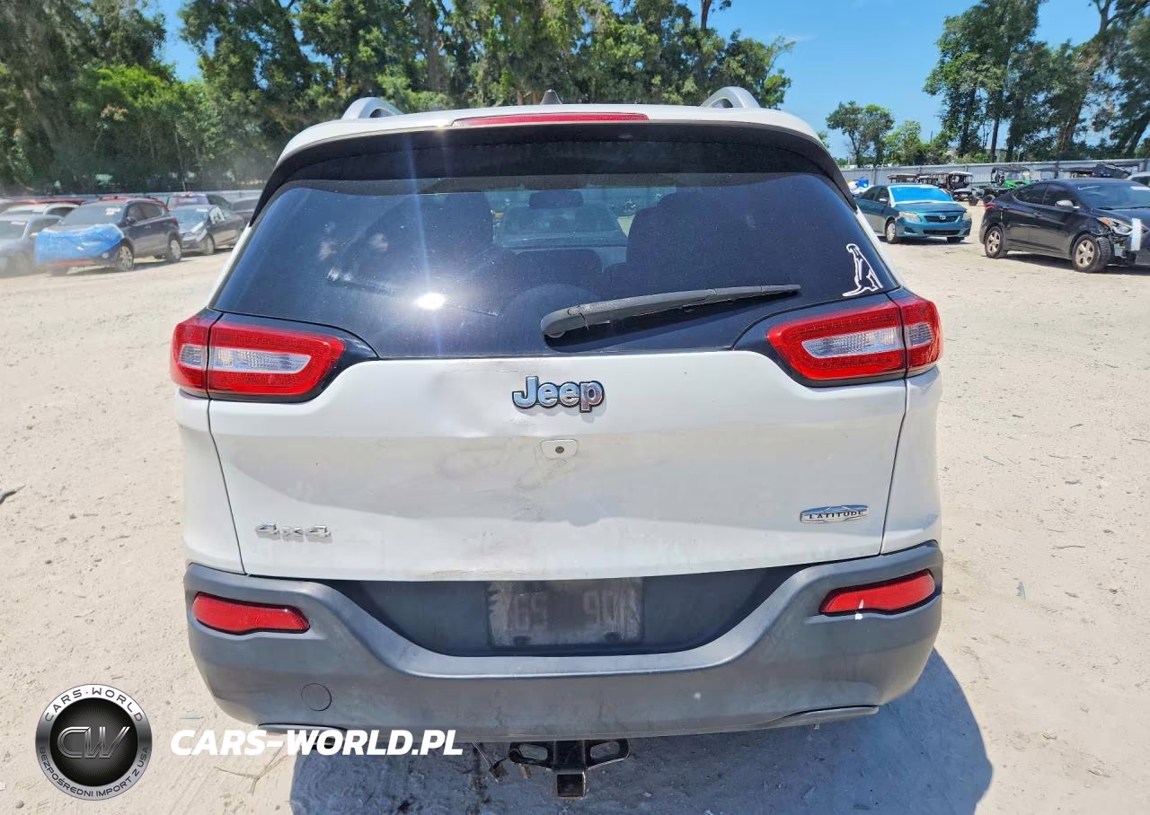 2017 Jeep Cherokee Latitude VIN:1C4PJMCBXHW599353 - 6