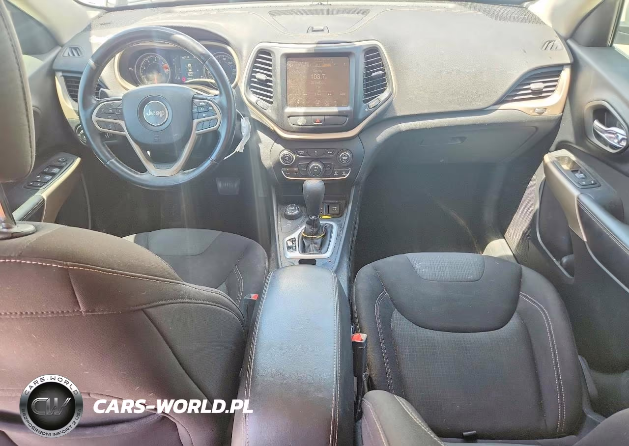 2017 Jeep Cherokee Latitude VIN:1C4PJMCBXHW599353 - 8