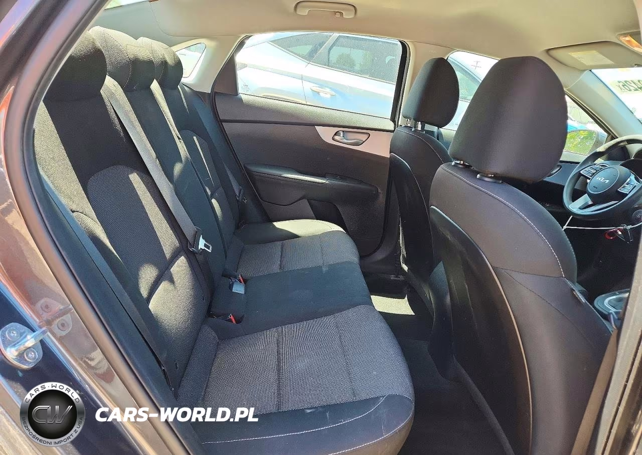 2022 Kia Forte Lxs VIN:3KPF24AD5NE424852 - 10