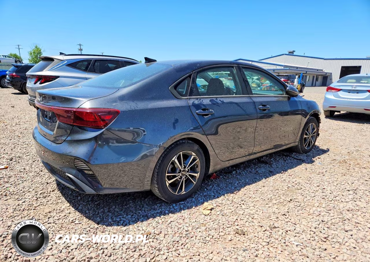 2022 Kia Forte Lxs VIN:3KPF24AD5NE424852 - 3