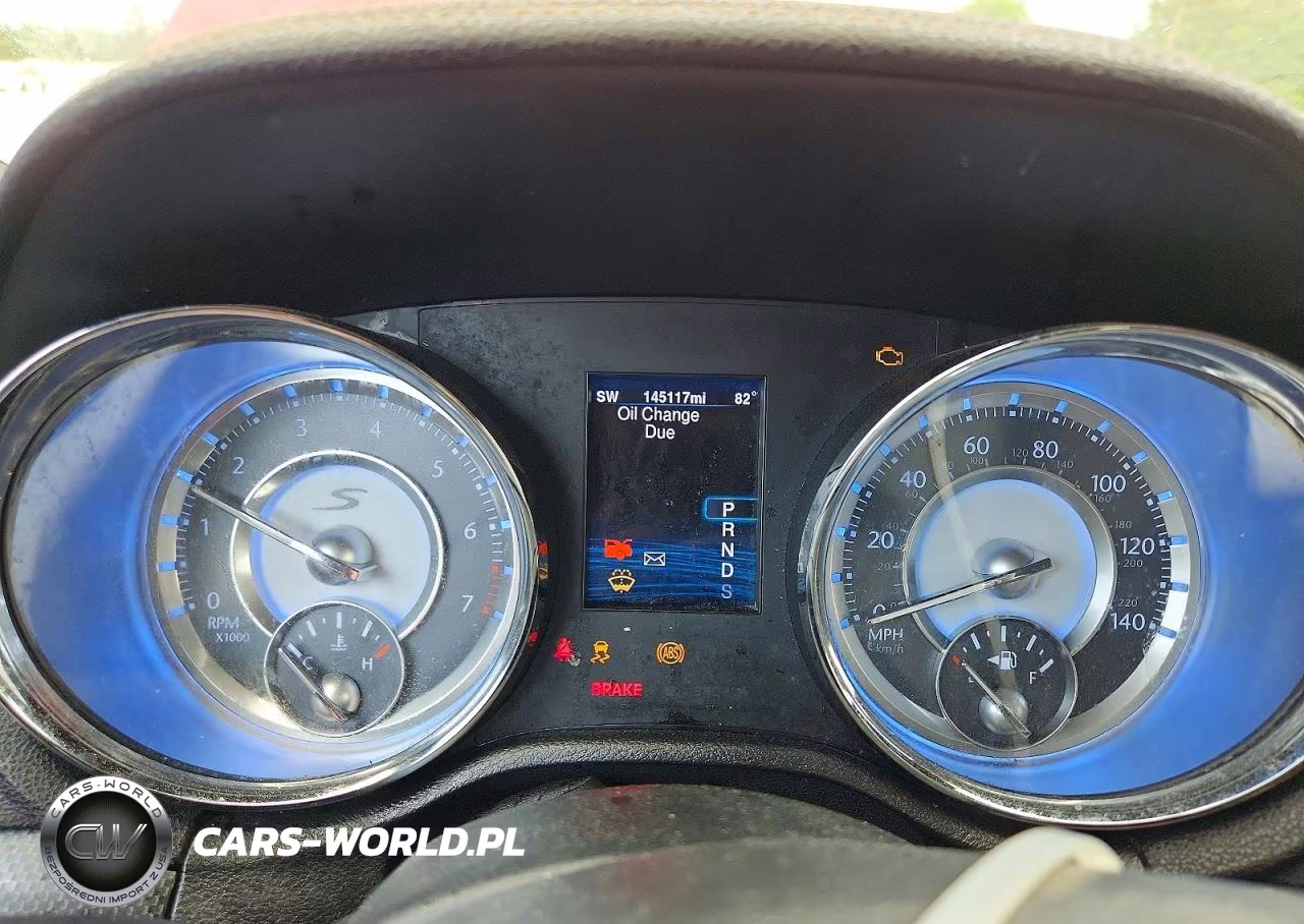 2014 Chrysler 300 S VIN:2C3CCABG0EH328675 - 9