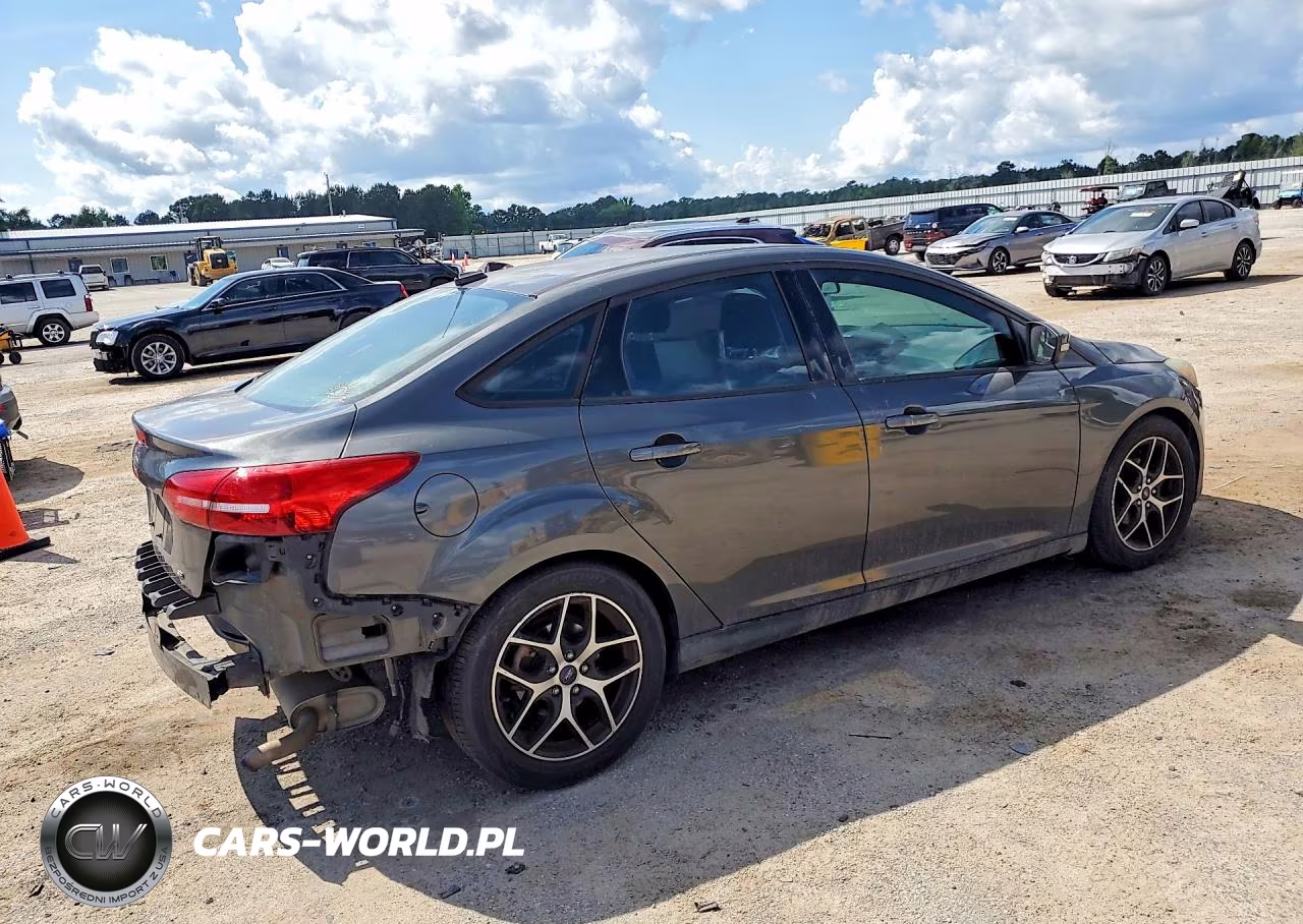 2017 Ford Focus Sel VIN:1FADP3H28HL227621 - 3