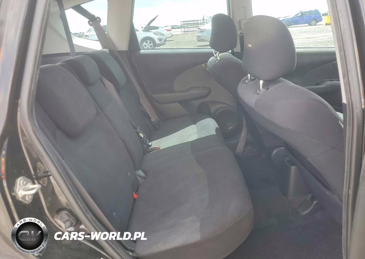 2011 Honda Fit Sport VIN:JHMGE8H53BS010395 - 10