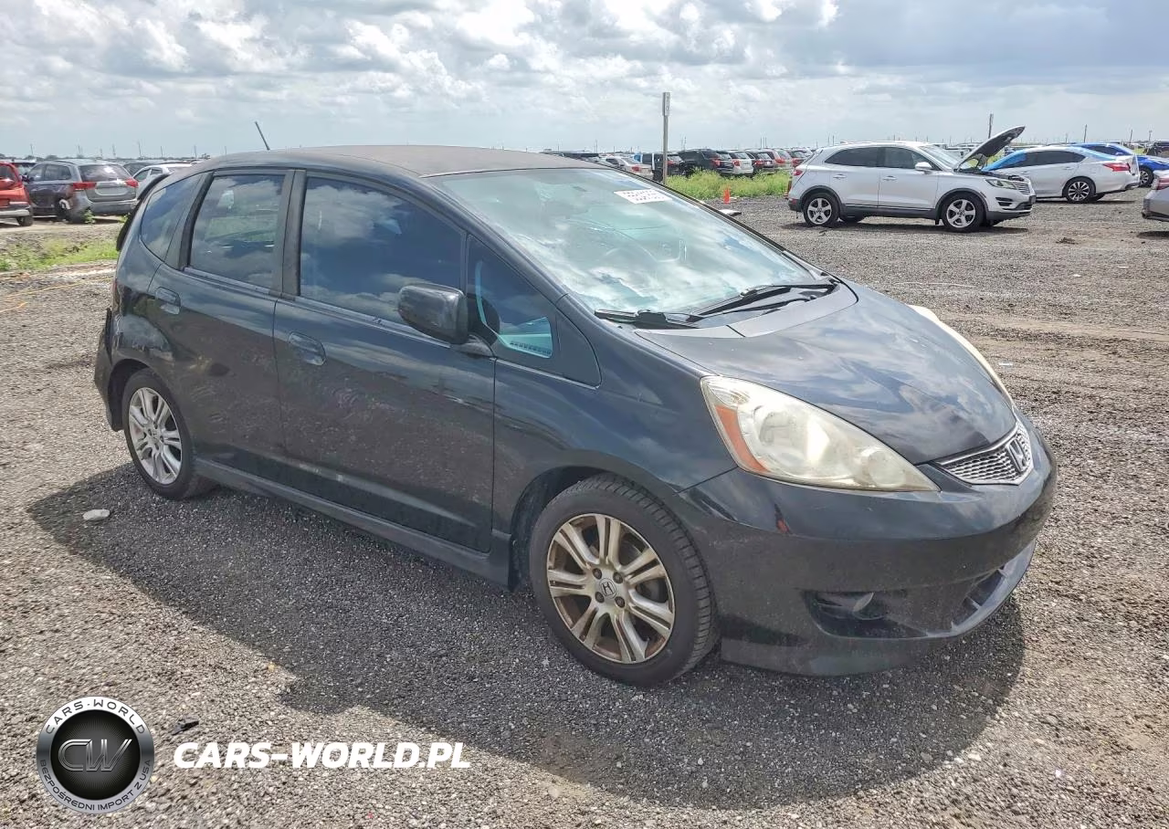 2011 Honda Fit Sport VIN:JHMGE8H53BS010395 - 4