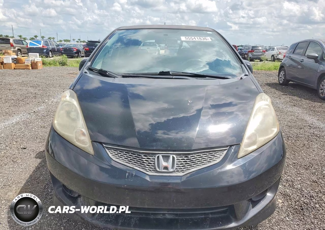 2011 Honda Fit Sport VIN:JHMGE8H53BS010395 - 5