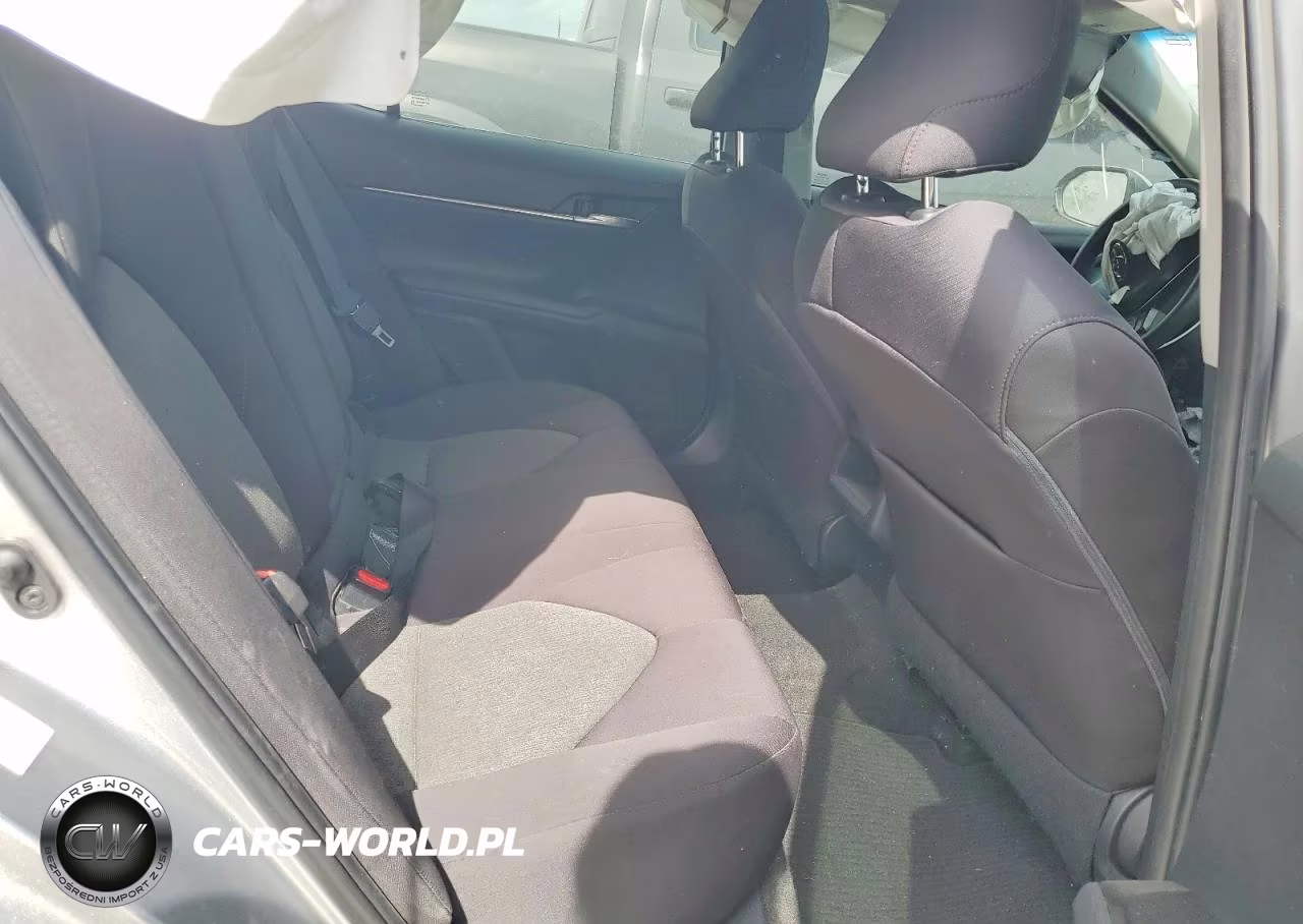 2018 Toyota Camry Le VIN:4T1B11HK1JU055757 - 10
