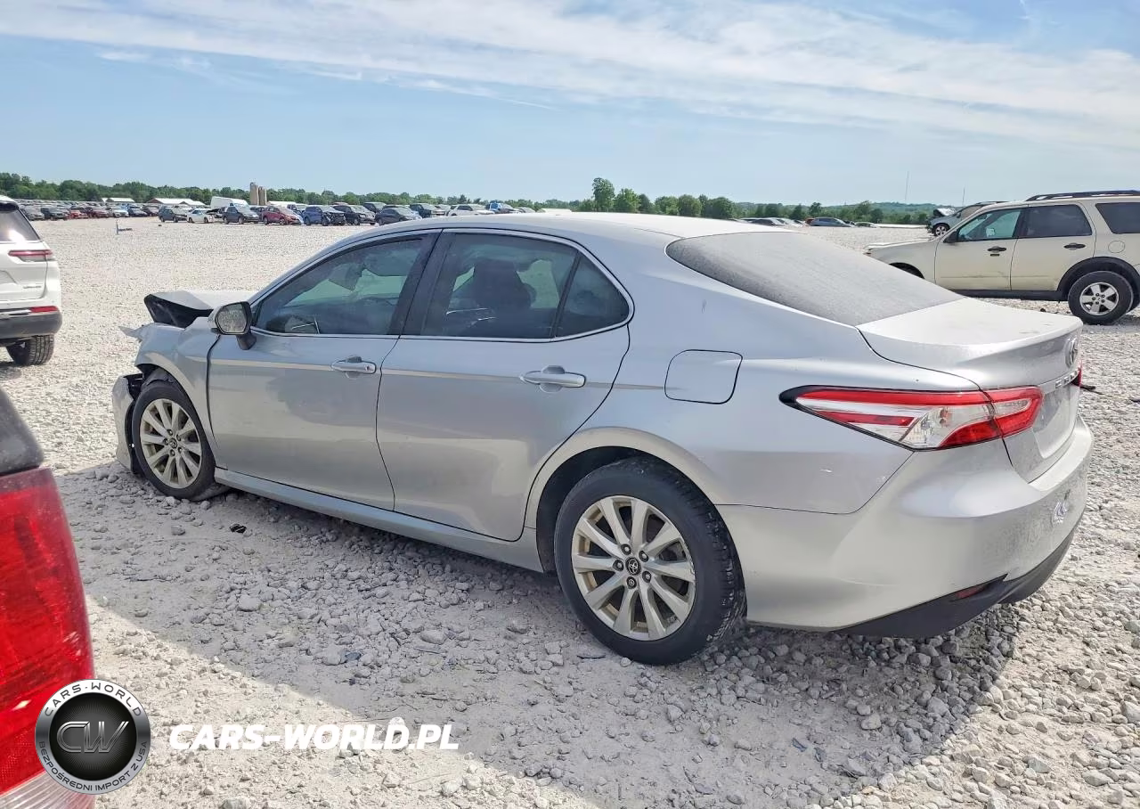 2018 Toyota Camry Le VIN:4T1B11HK1JU055757 - 2