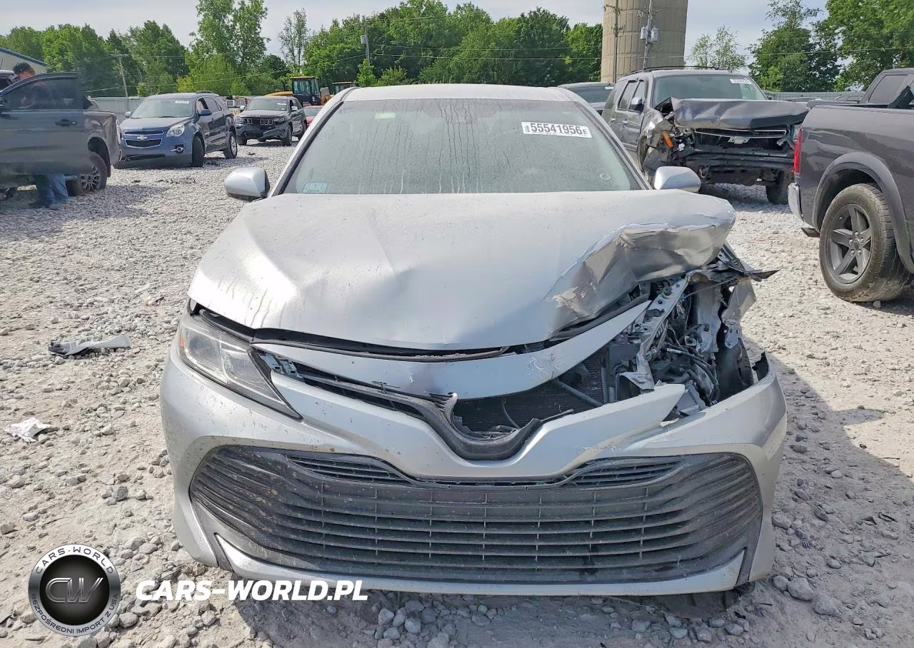 2018 Toyota Camry Le VIN:4T1B11HK1JU055757 - 5