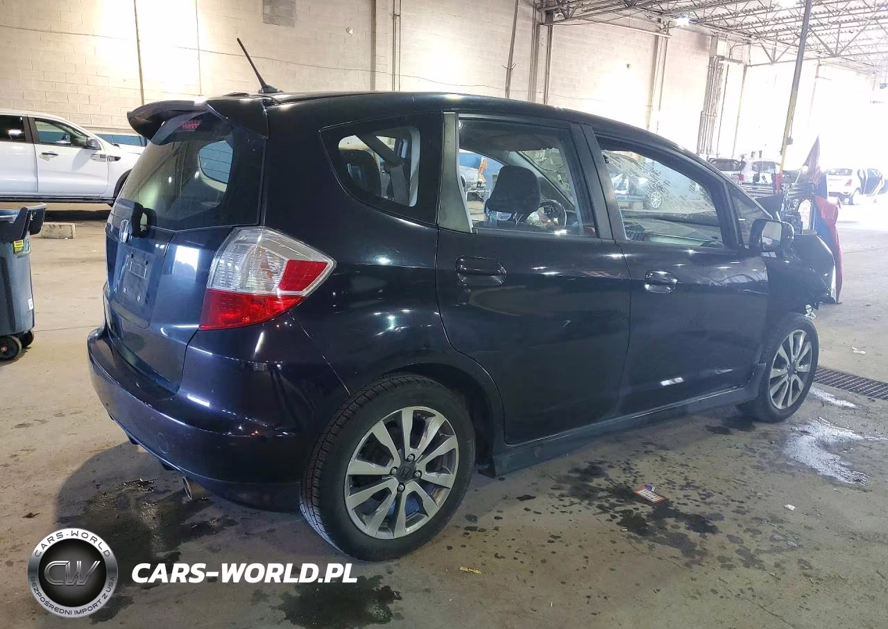 2013 Honda Fit Sport VIN:JHMGE8H55DC041399 - 3