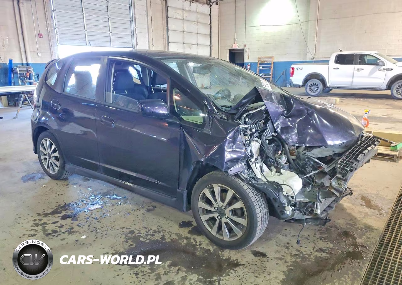 2013 Honda Fit Sport VIN:JHMGE8H55DC041399 - 4