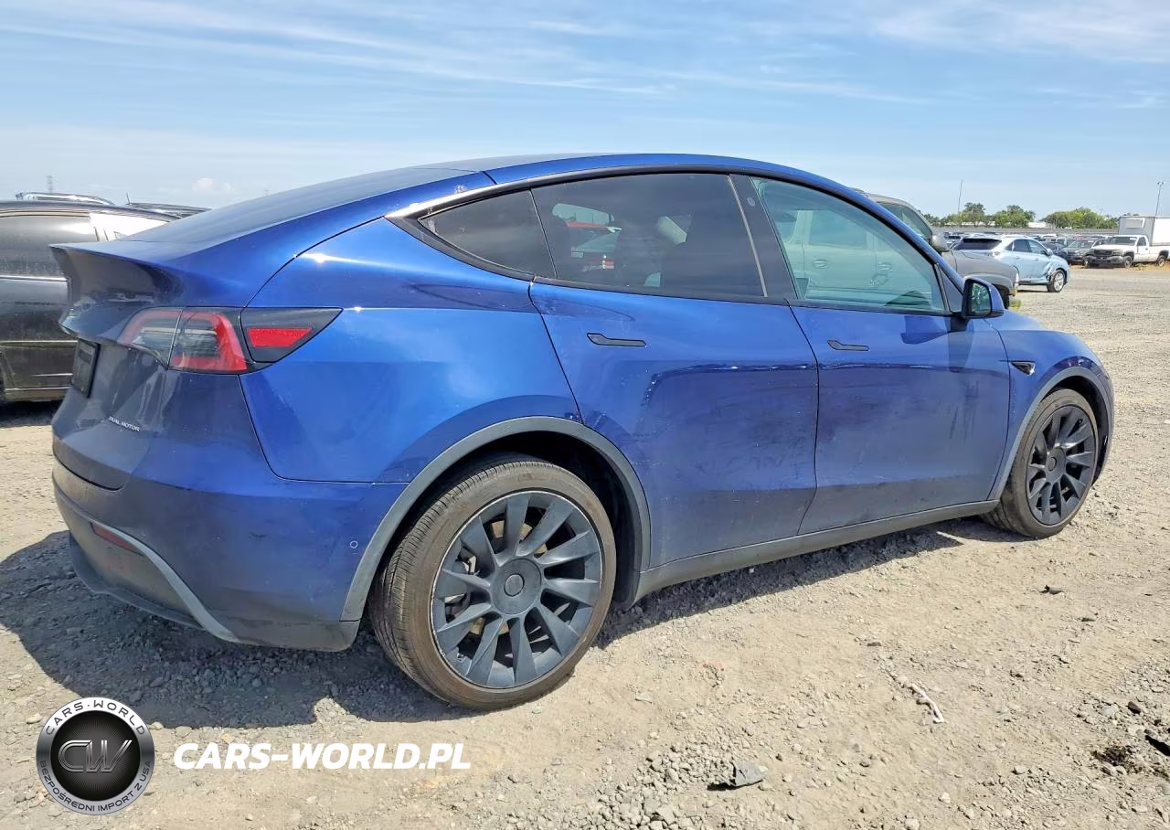 2021 Tesla Model Y VIN:5YJYGAEE4MF179871 - 3