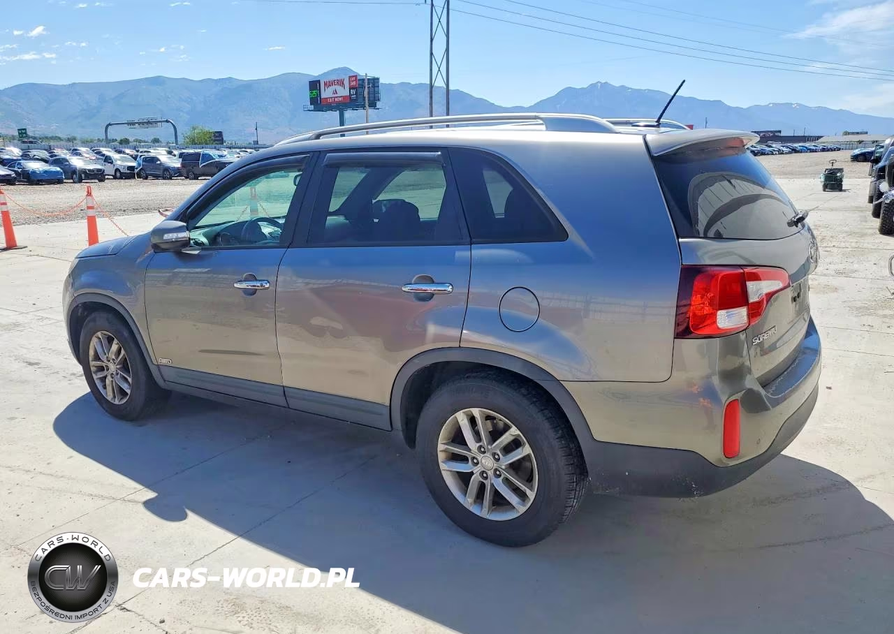 2015 Kia Sorento Lx VIN:5XYKTCA67FG561660 - 2