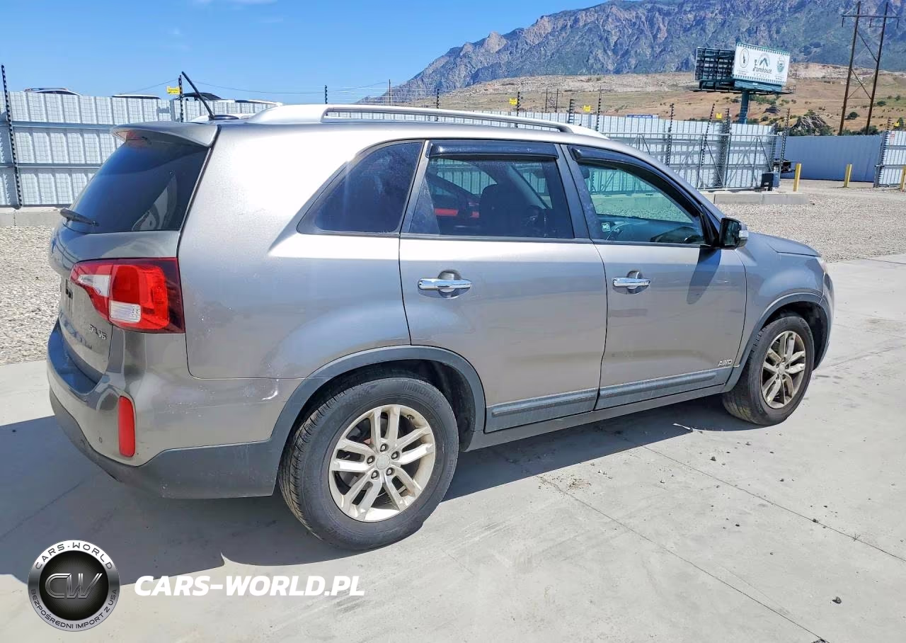 2015 Kia Sorento Lx VIN:5XYKTCA67FG561660 - 3