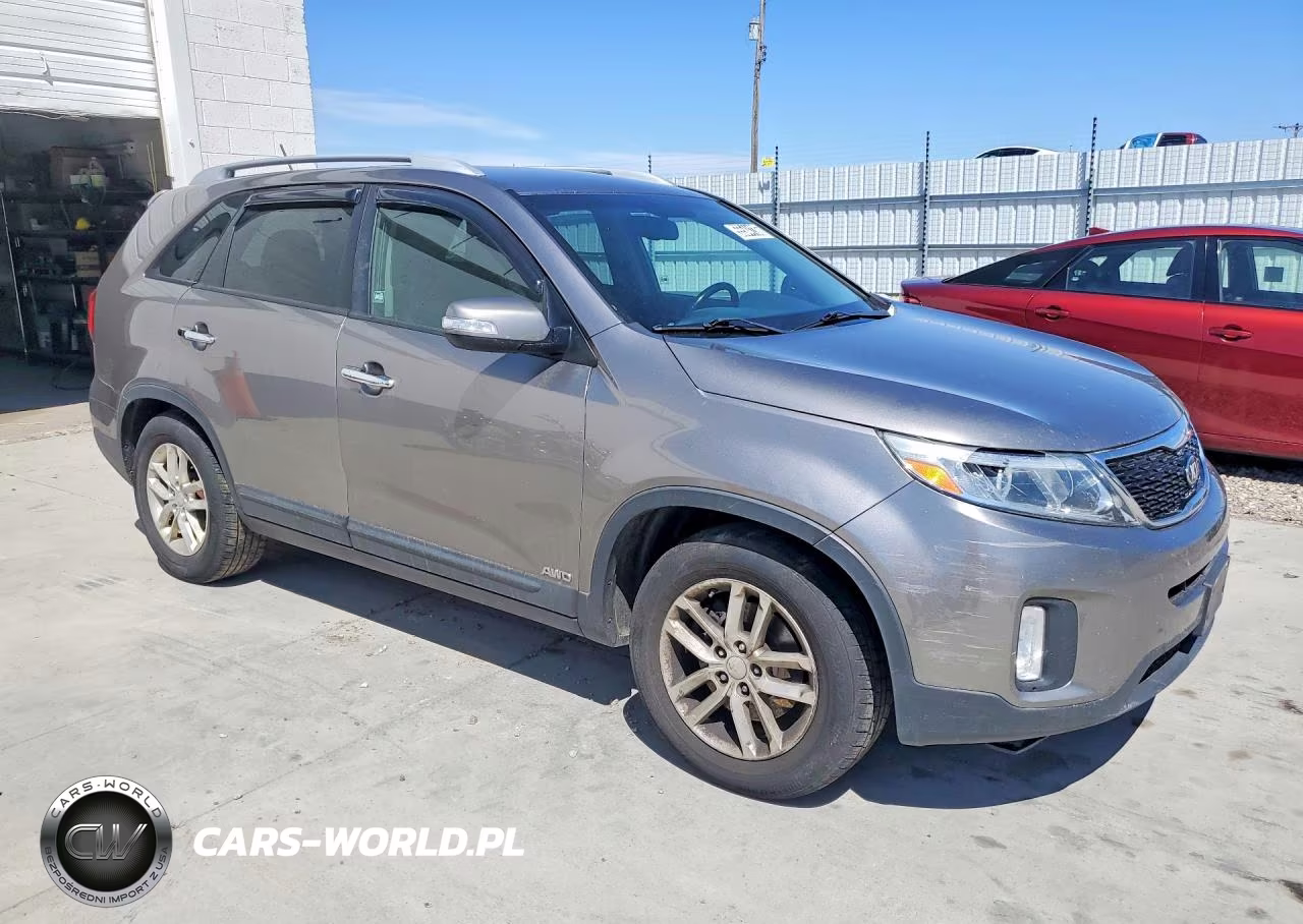 2015 Kia Sorento Lx VIN:5XYKTCA67FG561660 - 4