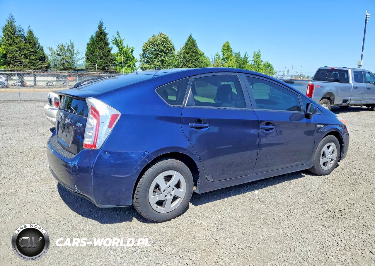 2015 Toyota Prius Two VIN:JTDKN3DU1F0462777 - 3