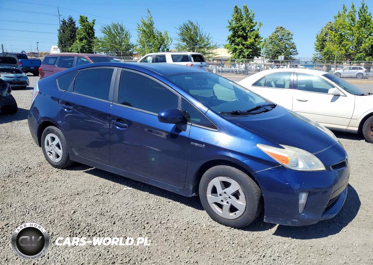 2015 Toyota Prius Two VIN:JTDKN3DU1F0462777 - 4