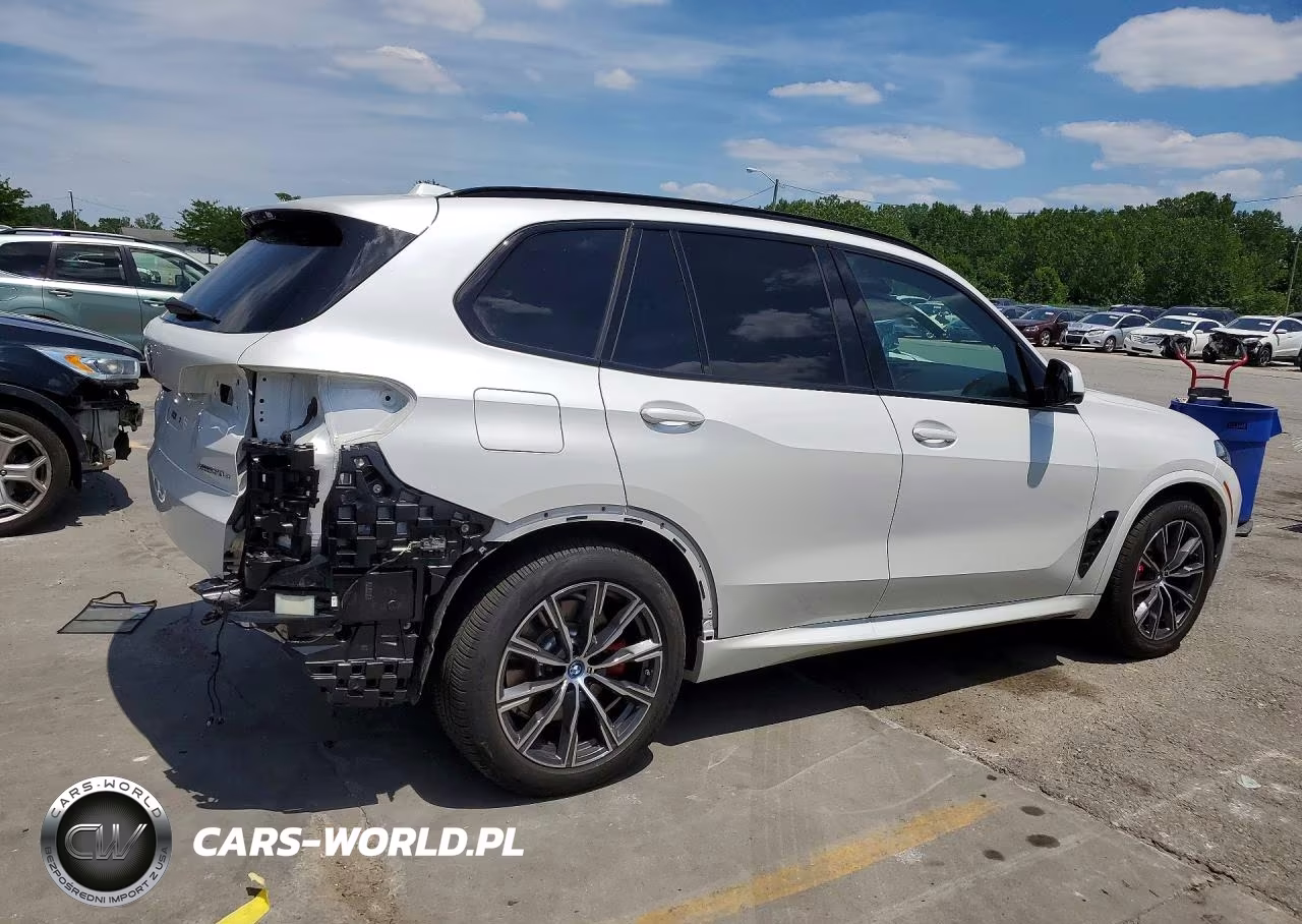 2025 BMW X5 xDrive50E VIN:5UX43EU03S9Z84385 - 3