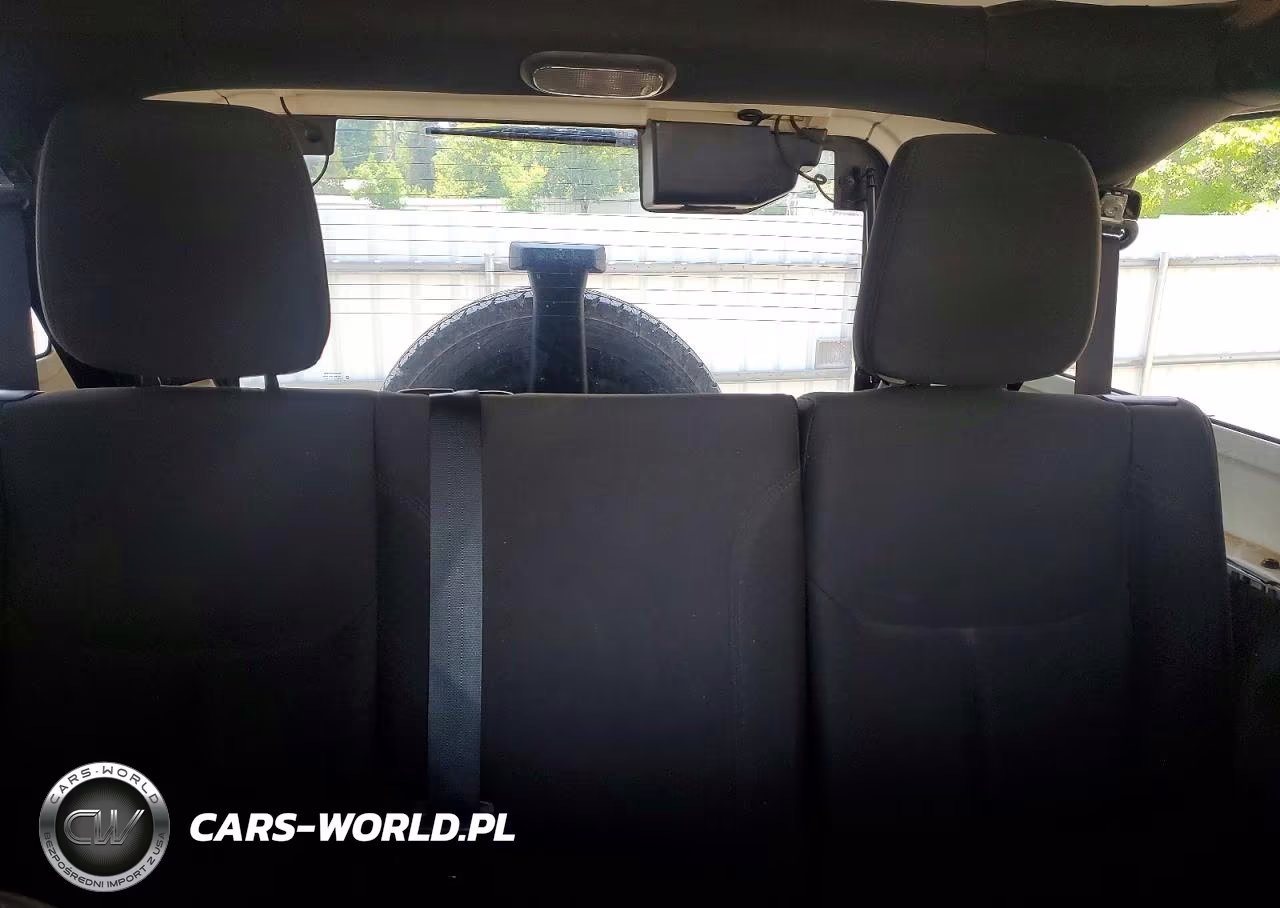 2018 Jeep Wrangler Unlimited Sport VIN:1C4BJWKG7JL830610 - 10