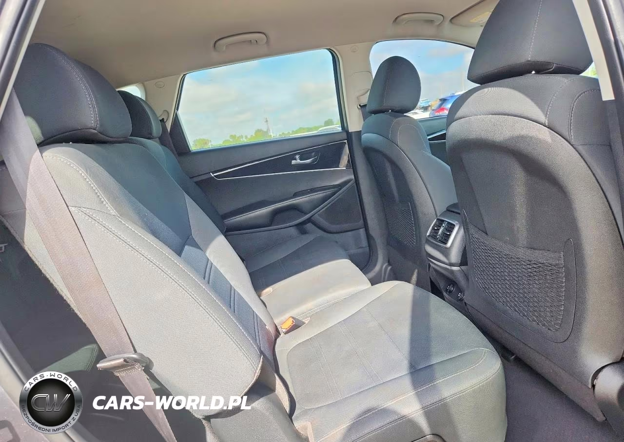 2020 Kia Sorento S VIN:5XYPG4A52LG671549 - 11