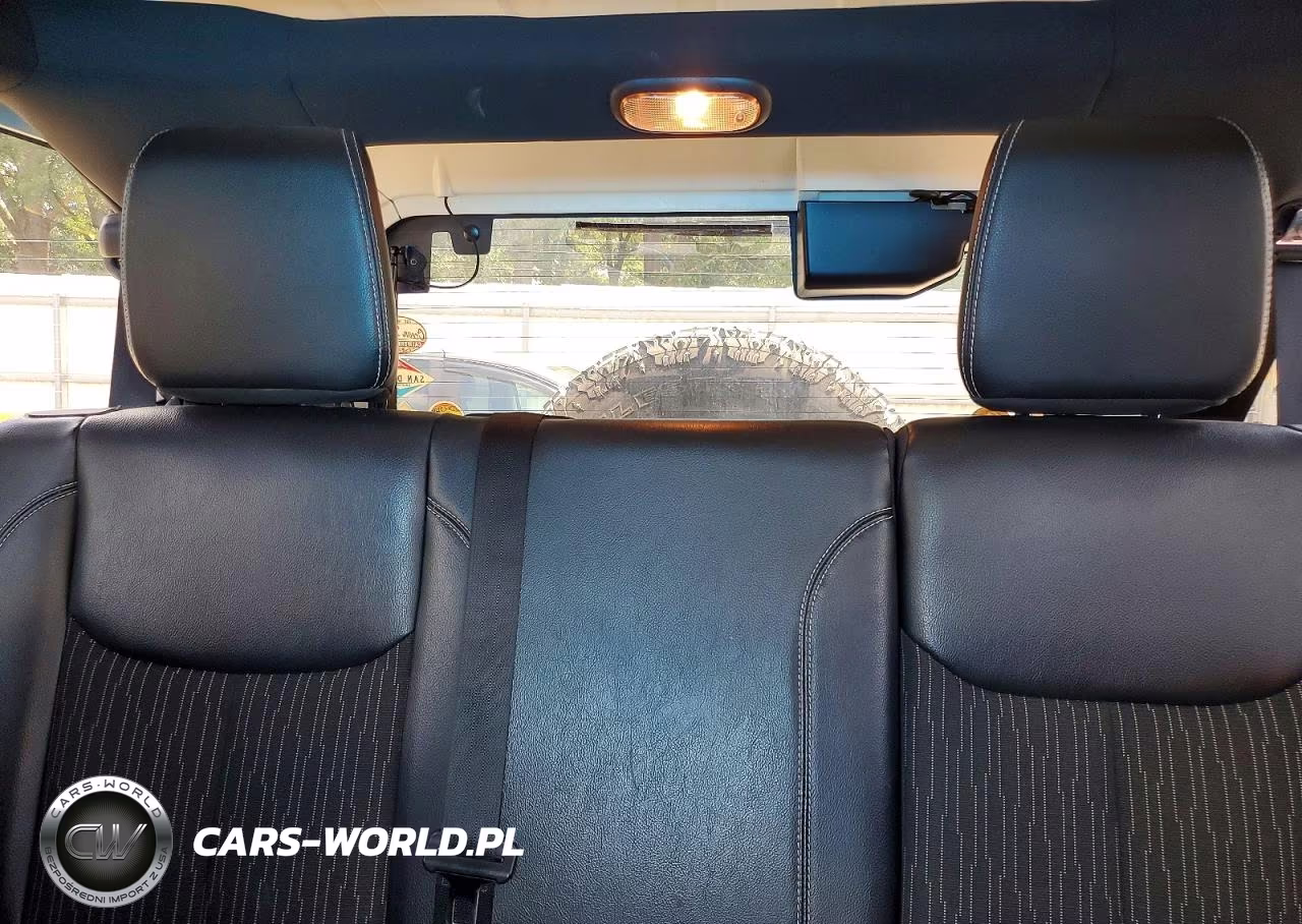 2015 Jeep Wrangler Unlimited Sport VIN:1C4BJWDG5FL612377 - 10