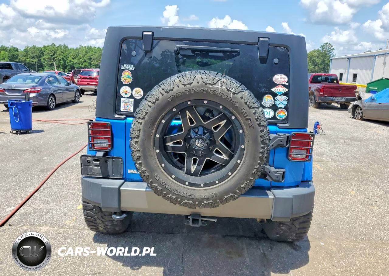 2015 Jeep Wrangler Unlimited Sport VIN:1C4BJWDG5FL612377 - 6