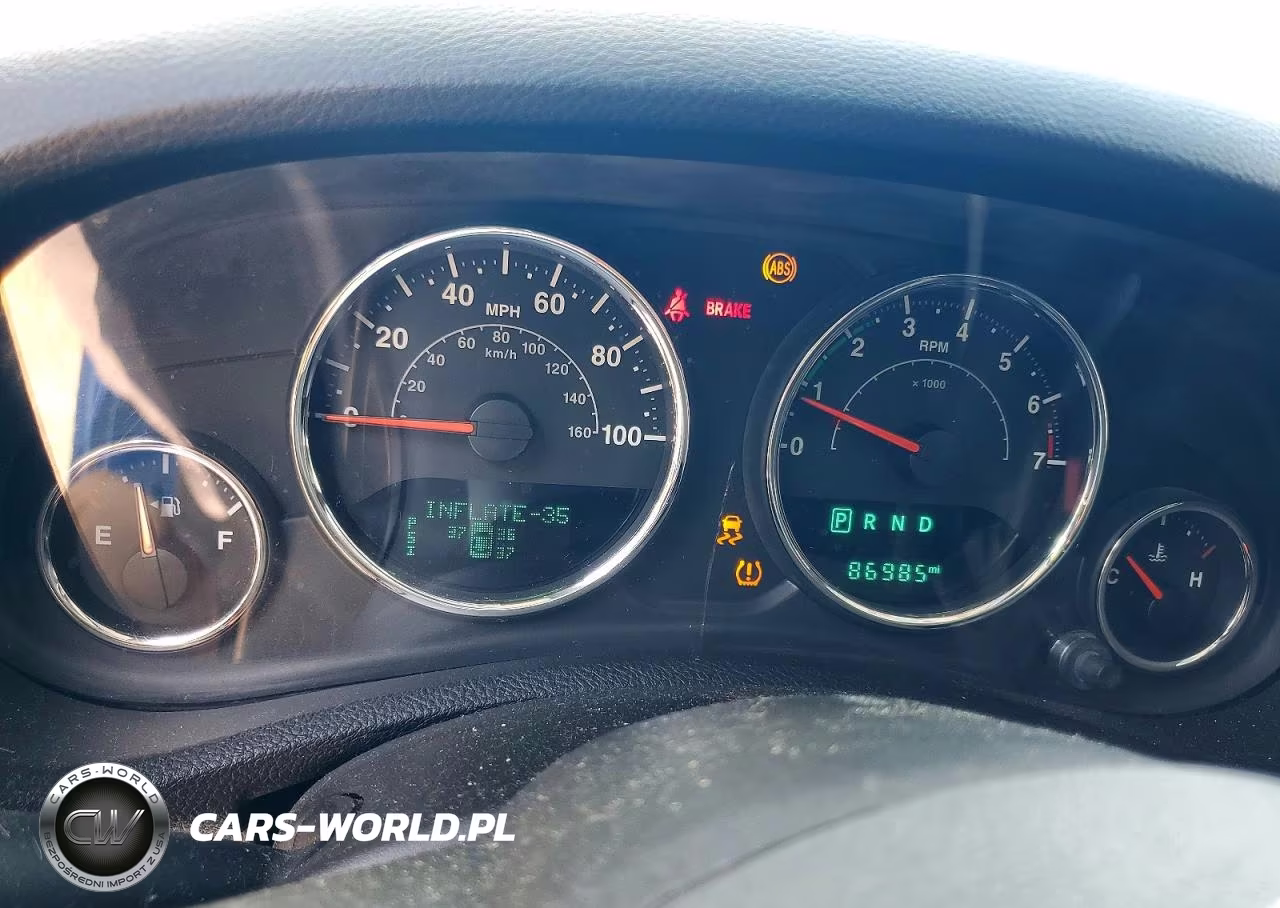 2015 Jeep Wrangler Unlimited Sport VIN:1C4BJWDG5FL612377 - 9